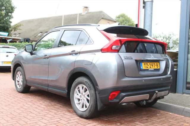 Mitsubishi Eclipse Cross (2018) thumbnail 3