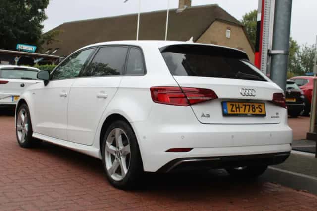 Audi A3 (2016) thumbnail 3