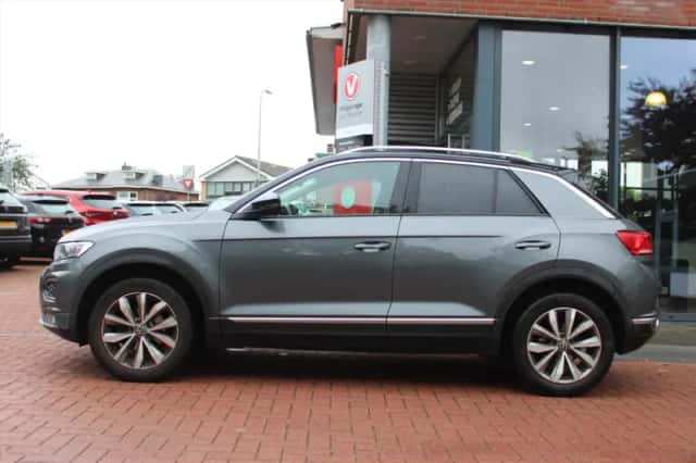 Volkswagen T-Roc (2021) thumbnail 2