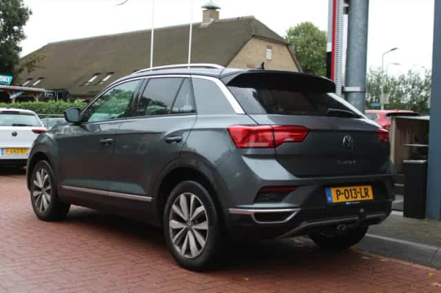Volkswagen T-Roc (2021) thumbnail 3