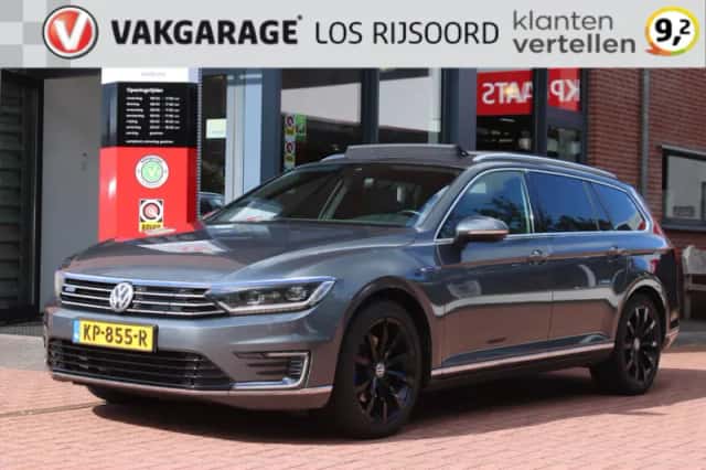 Volkswagen Passat (2016) thumbnail 1
