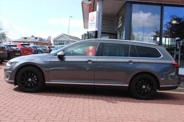 Volkswagen Passat (2016) thumbnail 2