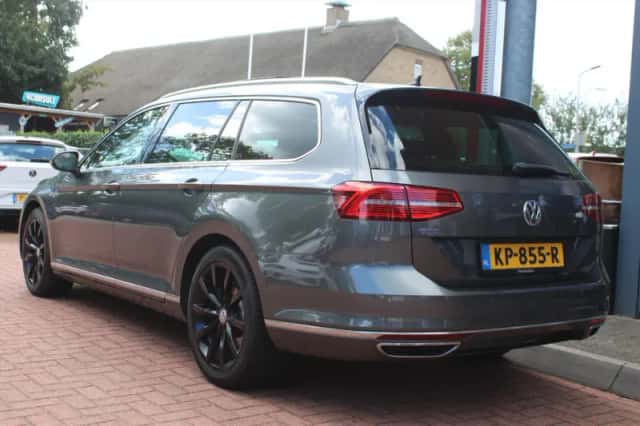 Volkswagen Passat (2016) thumbnail 3
