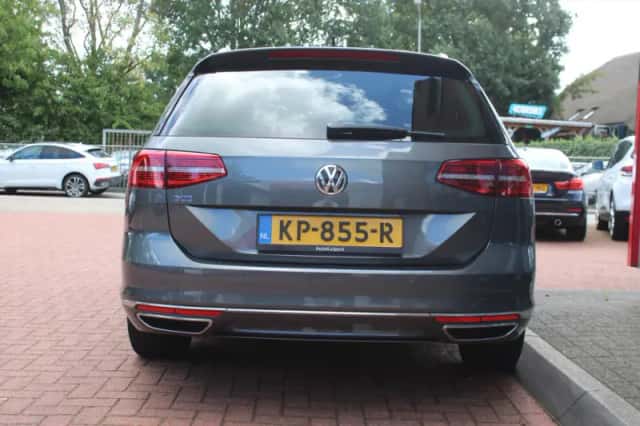 Volkswagen Passat (2016) thumbnail 4