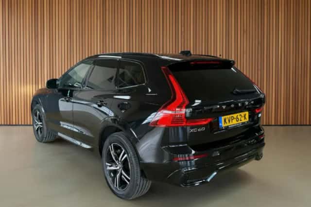 Volvo XC60 (2022) thumbnail 4