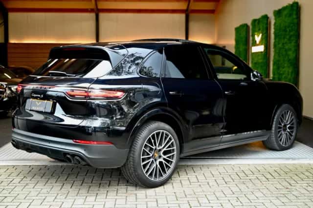 Porsche Cayenne (2019) thumbnail 2