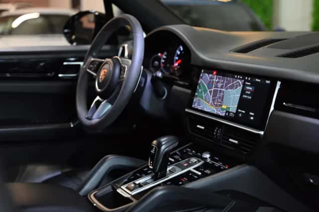 Porsche Cayenne (2019) thumbnail 3