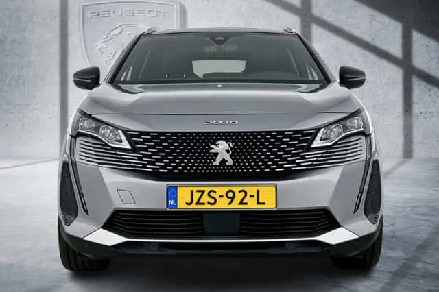 Peugeot 3008 (2023) thumbnail 5
