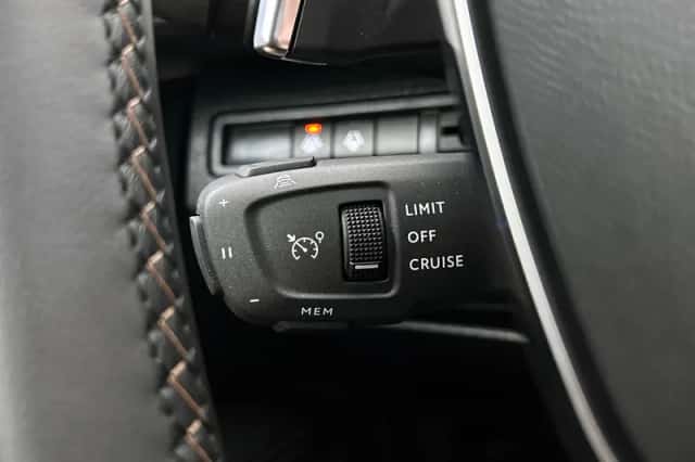 Peugeot 3008 (2024) thumbnail 6
