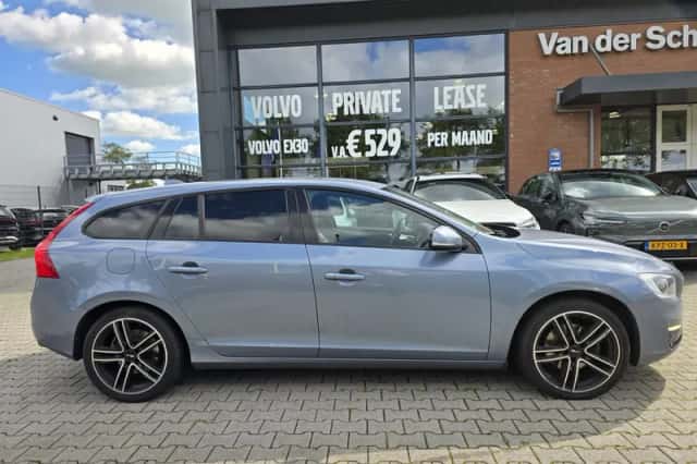 Volvo V60 (2018) thumbnail 4
