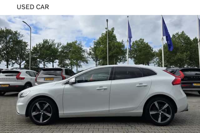 Volvo V40 (2019) thumbnail 1