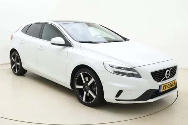 Volvo V40 (2019) thumbnail 1