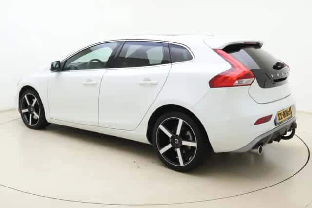 Volvo V40 (2019) thumbnail 3