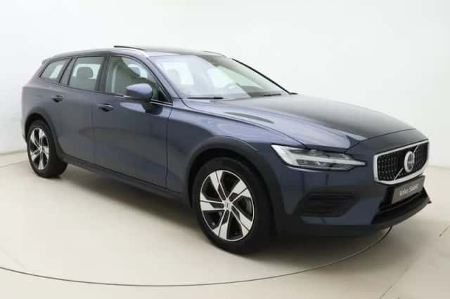 Volvo V60 (2022) thumbnail 1
