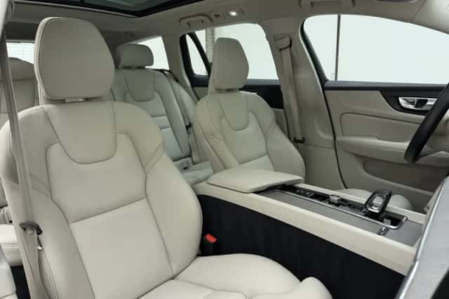 Volvo V60 (2022) thumbnail 4