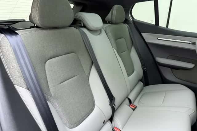 Volvo EX30 Cross Country (2026) thumbnail 6