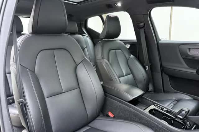 Volvo XC40 (2021) thumbnail 4