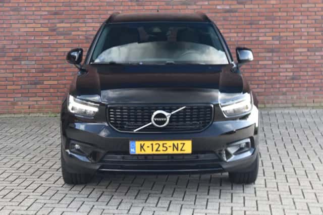 Volvo XC40 (2021) thumbnail 3