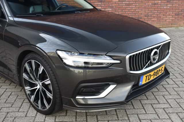 Volvo V60 (2018) thumbnail 2
