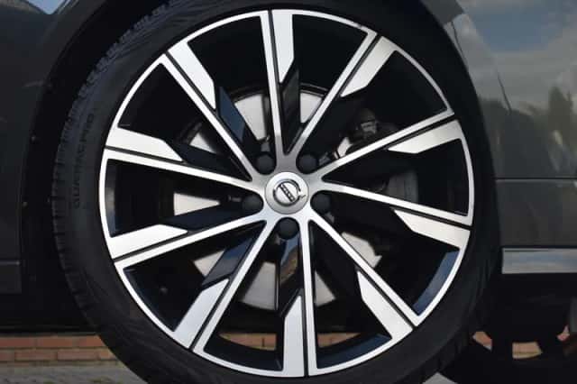Volvo V60 (2018) thumbnail 3