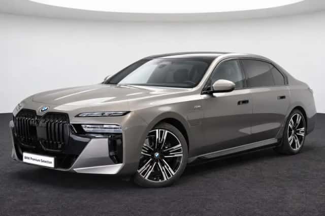 BMW 7-Serie (2023) thumbnail 1