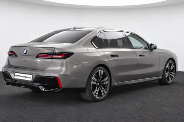BMW 7-Serie (2023) thumbnail 3