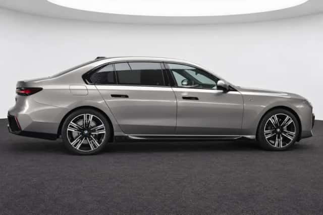 BMW 7-Serie (2023) thumbnail 4