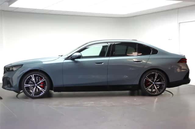 BMW i5 (2026) thumbnail 2