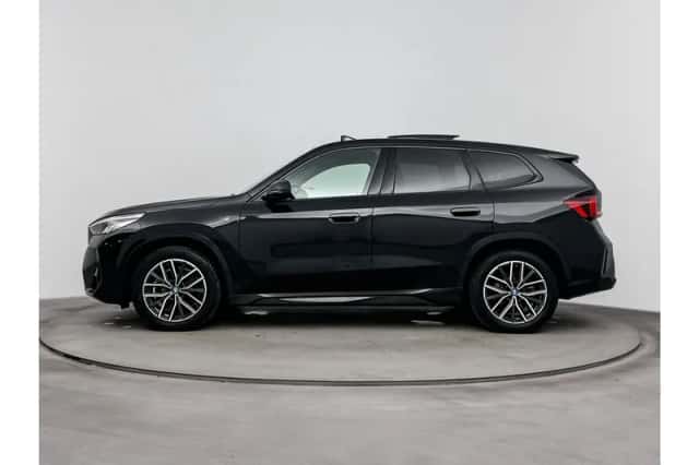 BMW iX1 (2023) thumbnail 2