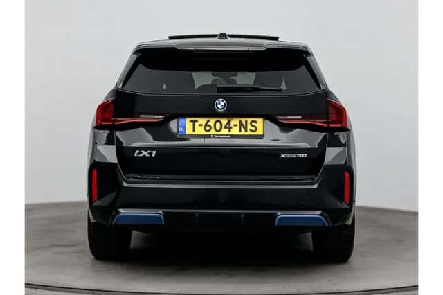 BMW iX1 (2023) thumbnail 3