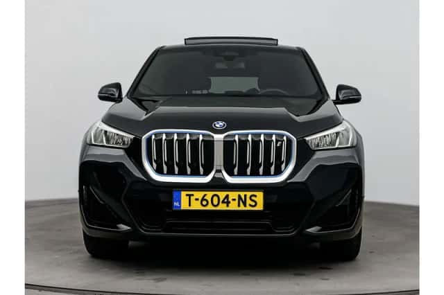 BMW iX1 (2023) thumbnail 5