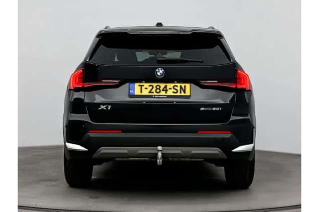BMW X1 (2023) thumbnail 3