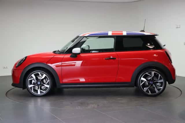 MINI Cooper (2026) thumbnail 2