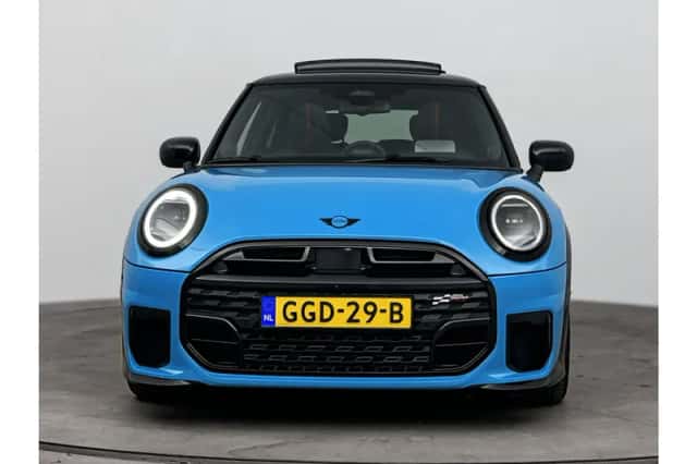 MINI Cooper S (2024) thumbnail 5