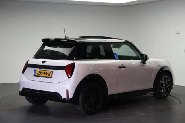 MINI Cooper (2026) thumbnail 3