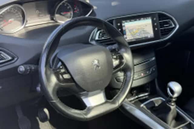Peugeot 308 (2017) thumbnail 3