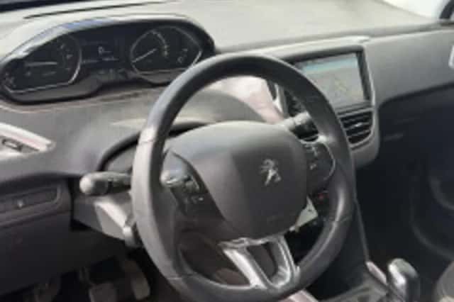 Peugeot 2008 (2014) thumbnail 4