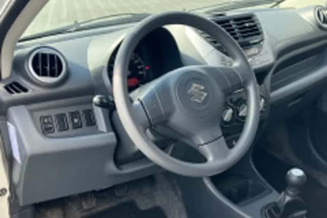 Suzuki Alto (2015) thumbnail 6