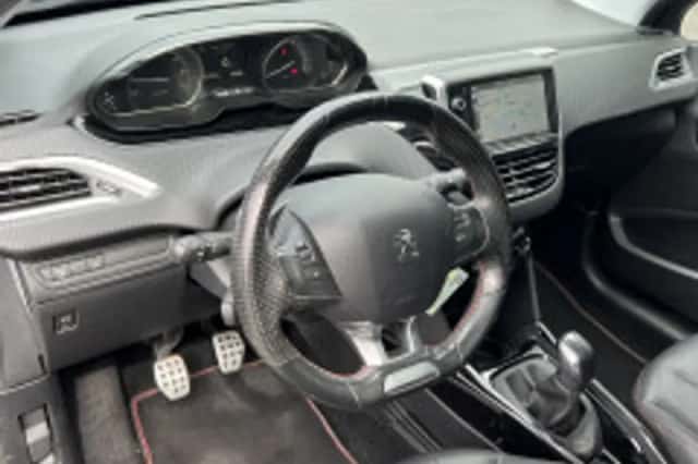 Peugeot 2008 (2017) thumbnail 3