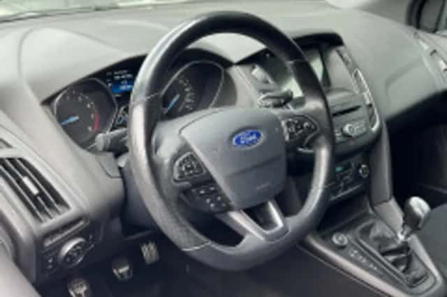 Ford Focus (2018) thumbnail 3