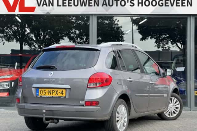 Renault Clio (2010) thumbnail 2