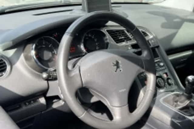 Peugeot 5008 (2013) thumbnail 4