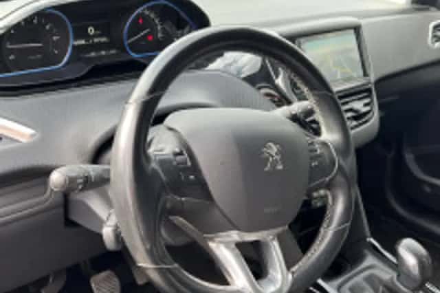 Peugeot 2008 (2016) thumbnail 4