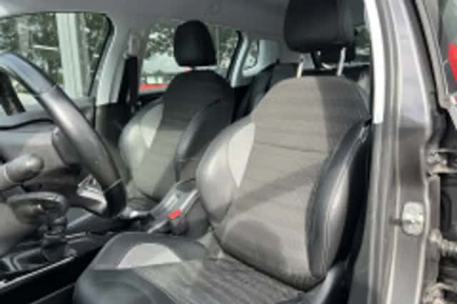 Peugeot 2008 (2016) thumbnail 5