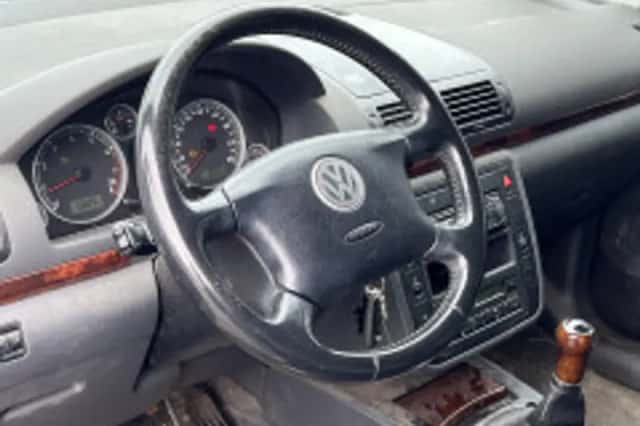 Volkswagen Sharan (2009) thumbnail 3