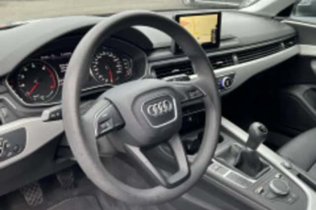 Audi A4 (2016) thumbnail 3