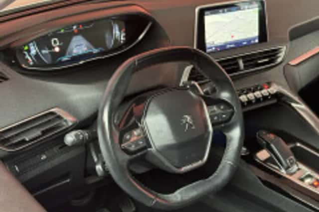 Peugeot 3008 (2018) thumbnail 3