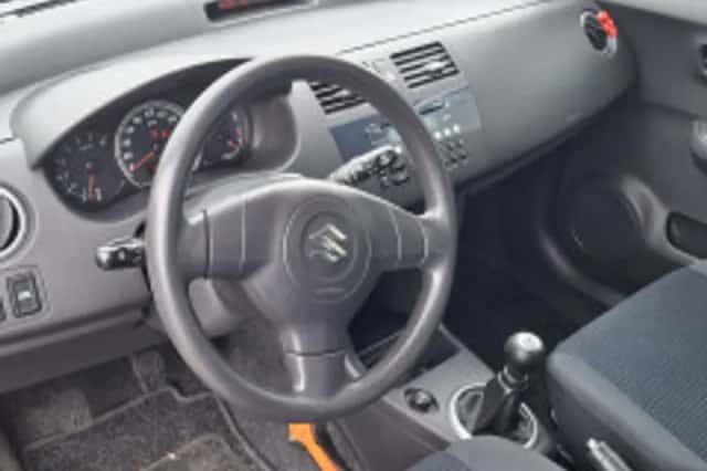 Suzuki Swift (2007) thumbnail 3