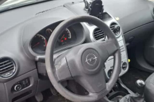Opel Corsa (2011) thumbnail 4