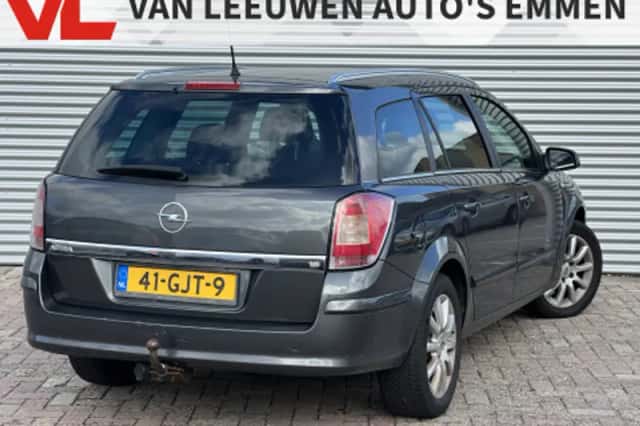 Opel Astra (2008) thumbnail 2